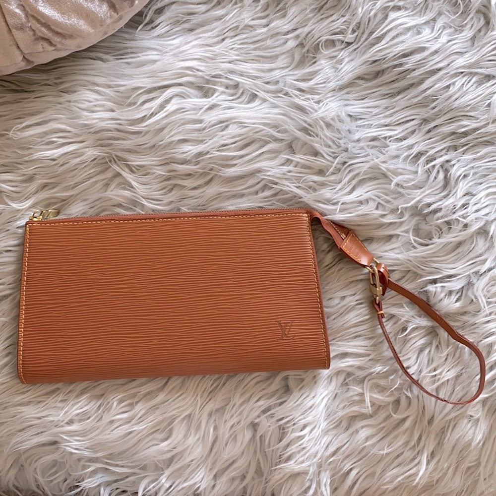 Vintage Louis Vuitton Epi Leather Pouch 24 Authen